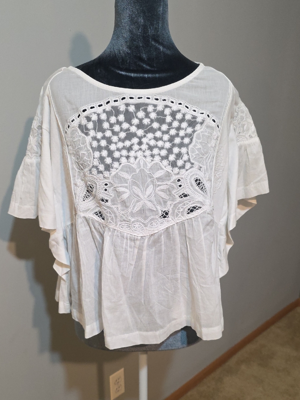 Maeve Short-Sleeve Embellished Swing Top Sz Med